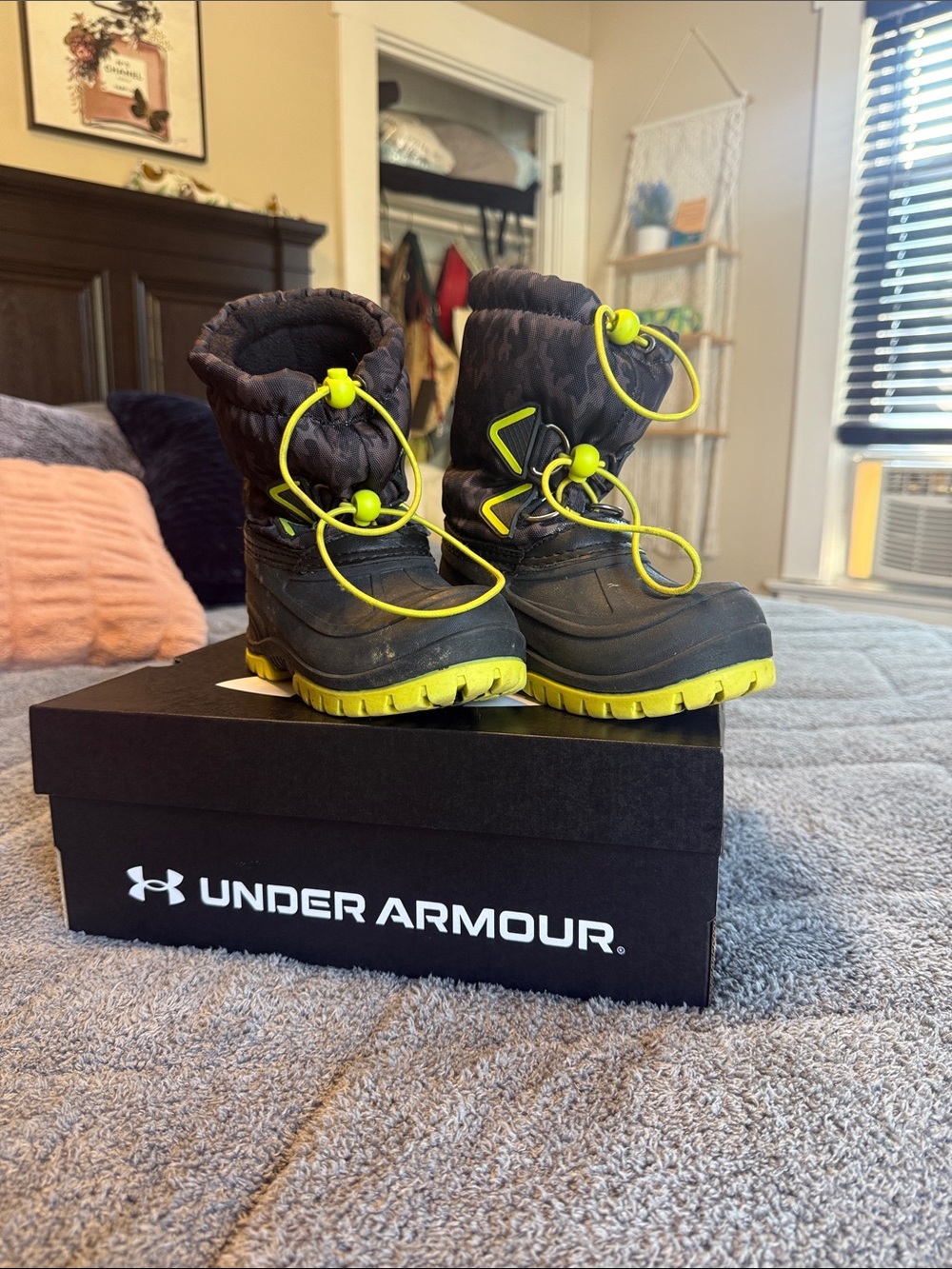 Totes brand Black and Neon Yellow Snow Boots